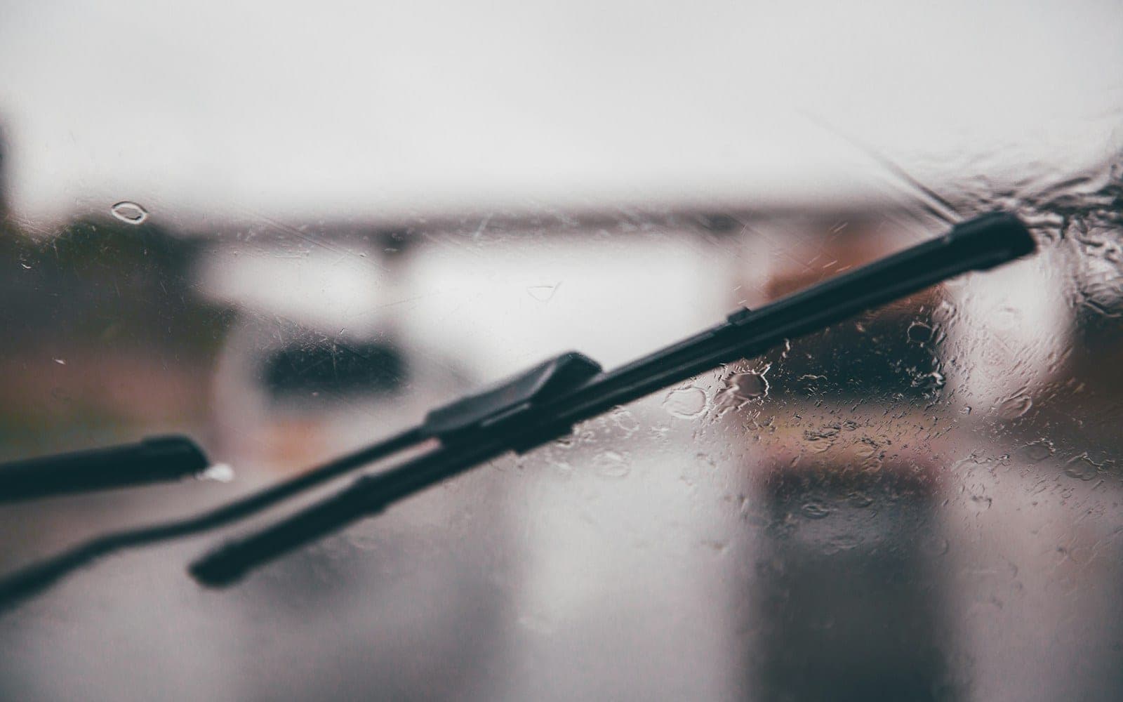 shallow focus photography of black vehicle wiper